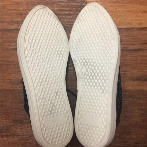 Vince Camuto mesh and leather sneakers size 8🖤🥰 - Picture 6 of 6